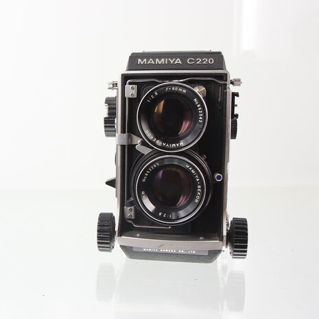Mamiya C220 met blue dot mamiya sekor 80mm F2.8 lenzen
