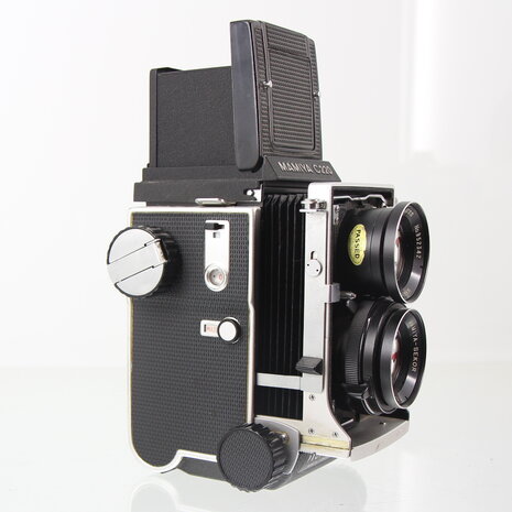 Mamiya C220 met blue dot mamiya sekor 80mm F2.8 lenzen