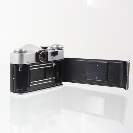 Krasnogorsk Zenit-B SLR camera