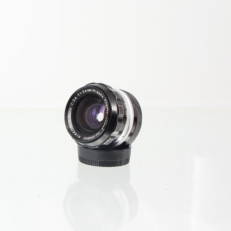 Nikon nikkor-h auto 24mm 1:2.8 (pre AI) lens