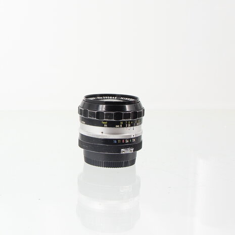 Nikon nikkor-h auto 24mm 1:2.8 (pre AI) lens