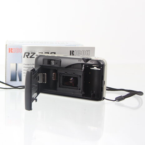 NOS Ricoh RZ-728 point and shoot camera