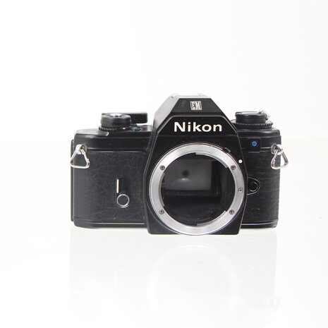 Zwarte Nikon EM slr 35mm camera body