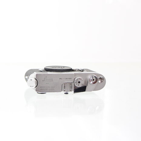 Leica M4 chrome body meetzoeker camera