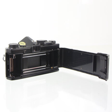 Zwart Olympus OM-2n body