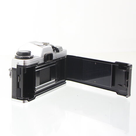 Olympus OM-10 chrome body