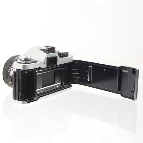Canon AV-1 met Canon lens FD 50mm 1:1.8 S.C.