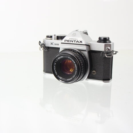 Asahi Opt Co Pentax K1000 met SMC Pentax-M 1:2 50mm lens