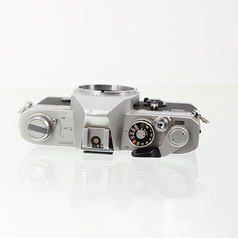 Chrome Canon FTb QL 35 mm SLR body