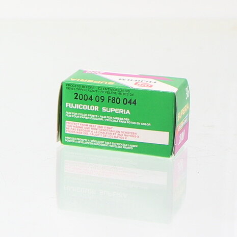 Expired Fujifilm Superia 200 135/36 film