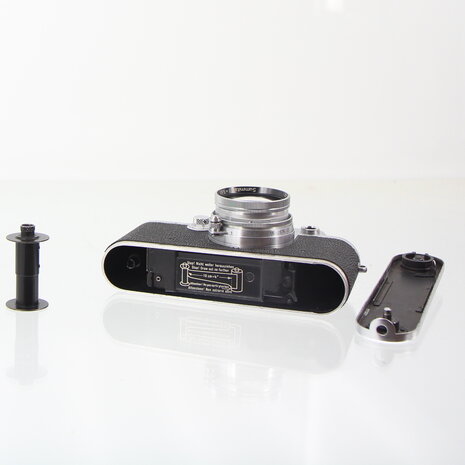 Leitz Leica IIIc met Summitar 5cm F2 lens