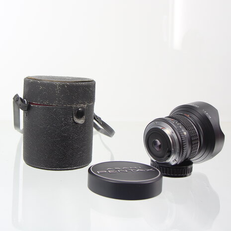 Pentax SMC 15mm f3.5 (K-mount) with koker en lensdoppen
