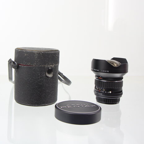 Pentax SMC 15mm f3.5 (K-mount) with koker en lensdoppen