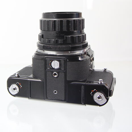 Pentax 6X7 SLR 120 film camera met Takumar 1:2.4/105 lens