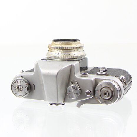 Zenit 3M SLR 35mm camera met Industar 50/3.5 lens