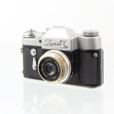 Zenit 3M SLR 35mm camera met Industar 50/3.5 lens