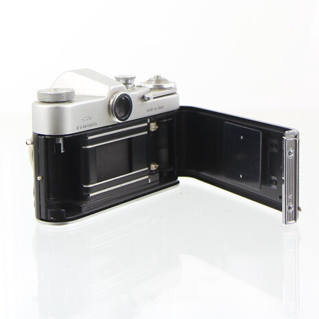 Zenit 3M SLR 35mm camera met Industar 50/3.5 lens