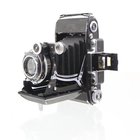 Zeiss Ikon Super Ikonta 531/2 rangefinder camera