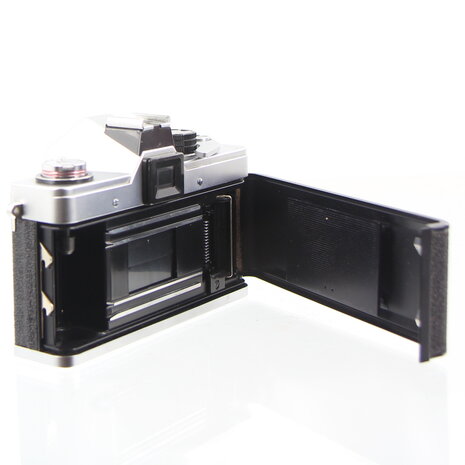 KW (KameraWerkstatten) Praktica Super TL2 body 