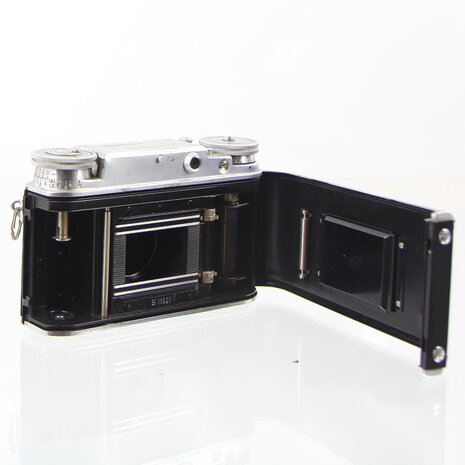 Voigtl&auml;nder Prominent 35mm rangefinder camera