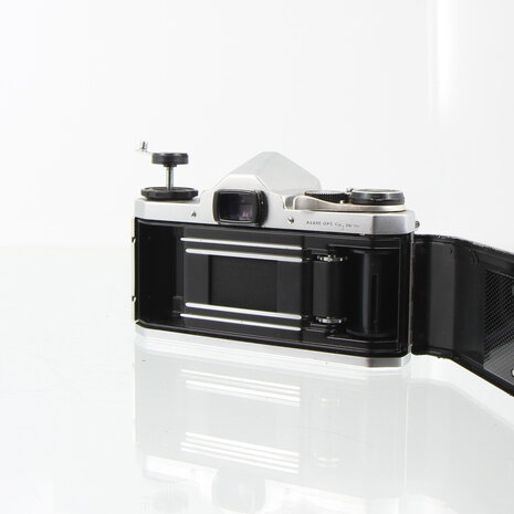 Asahi :  Pentax SV (chrome) with Super-Takumar 1:1.8/55 lens