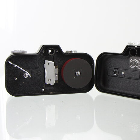 Zeiss Ikon Movinette 8B met Carl Zeiss Triotar 10mm f/2.8 en Lederen Hoes