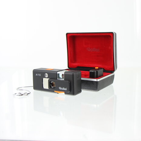 Rollei A110 with Carl Zeiss Tessar 23mm f/2.8, Case & Accessoires