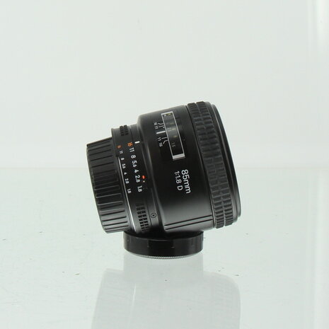 AF Nikkor 85mm f/1.8D