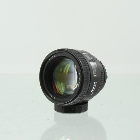 AF Nikkor 85mm f/1.8D
