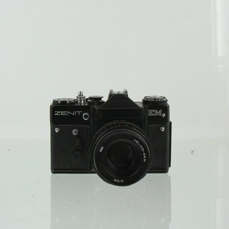 Zenit EM (Zwarte Uitvoering) / 35mm SLR Camera met Helios-44M Lens