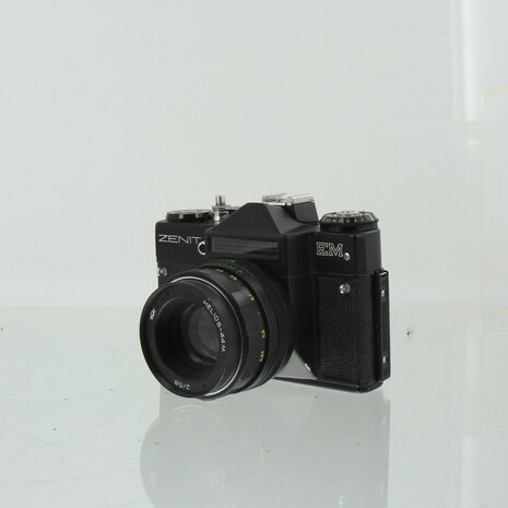 Zenit EM (Zwarte Uitvoering) / 35mm SLR Camera met Helios-44M Lens