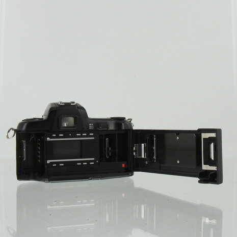 Nikon F-601 met Nikkor AF 35-70mm f/3.3-4.5 Lens