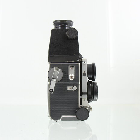 Mamiya C220 Professional met Mamiya-Sekor 80mm f/2.8 Blue Dot & Porroflex