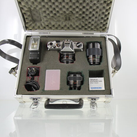Chinon CS Camerakit met 3 Objectieven, Philips Flitser en Grijze Koffer
