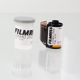 Filmriss Cosmo 250D 135/36exp C41! (geen remjet maar ahu)