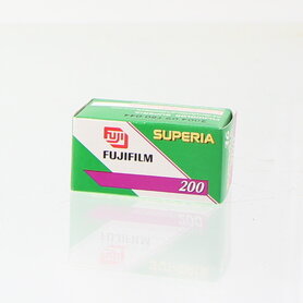 Expired Fujifilm Superia 200 135/36 film